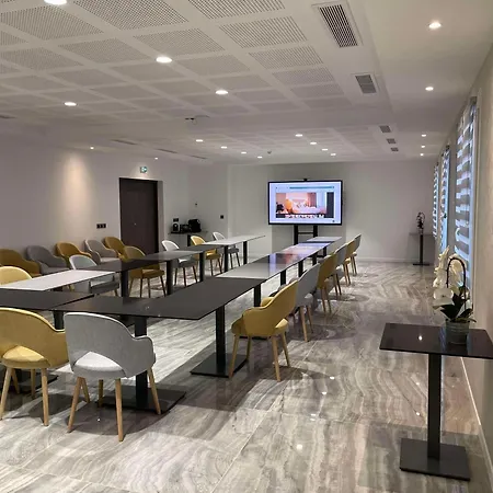 Brit Paris Orly Rungis 4*