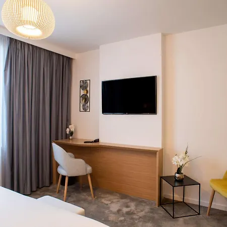 Отель Brit Paris Orly Rungis Тье