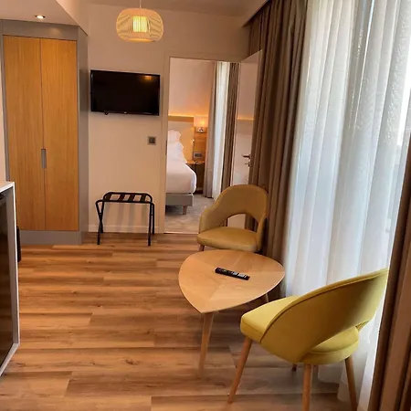 Отель Brit Paris Orly Rungis Тье