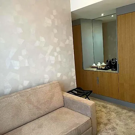 Brit Paris Orly Rungis 4*