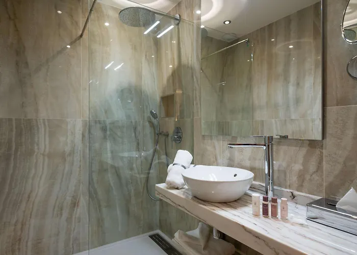 Brit Paris Orly Rungis Otel 4*