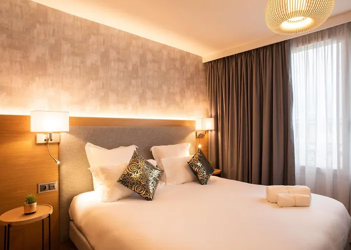 Brit Paris Orly Rungis Otel 4*